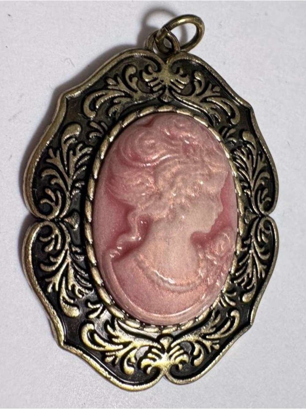 Antique-Style Pink Cameo style Pendant Necklace - Picture 2 of 5
